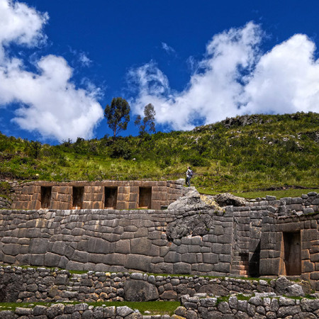 Exploring the beautiful Inca ruins of the Cusco City Tour